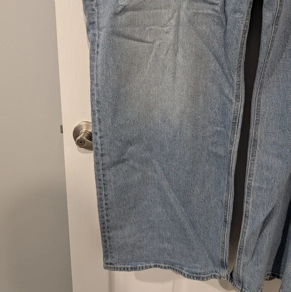 NWT Old Navy Light Wash Extra High-Waisted Sky-Hi Wide-Leg Jeans in Size 24 - Picture 6 of 15